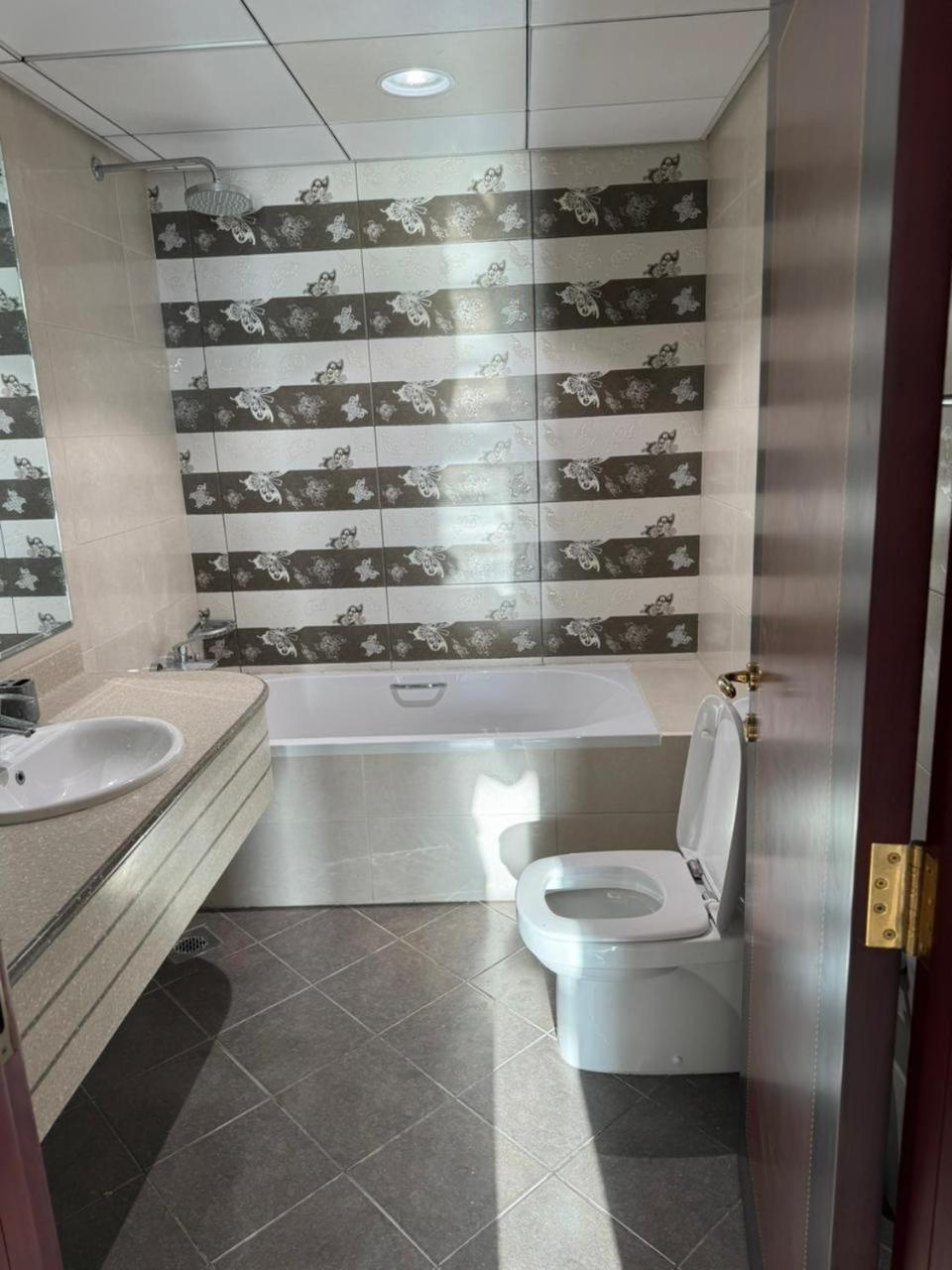Beautiful 2 Bedroom Full Seaview Apartment